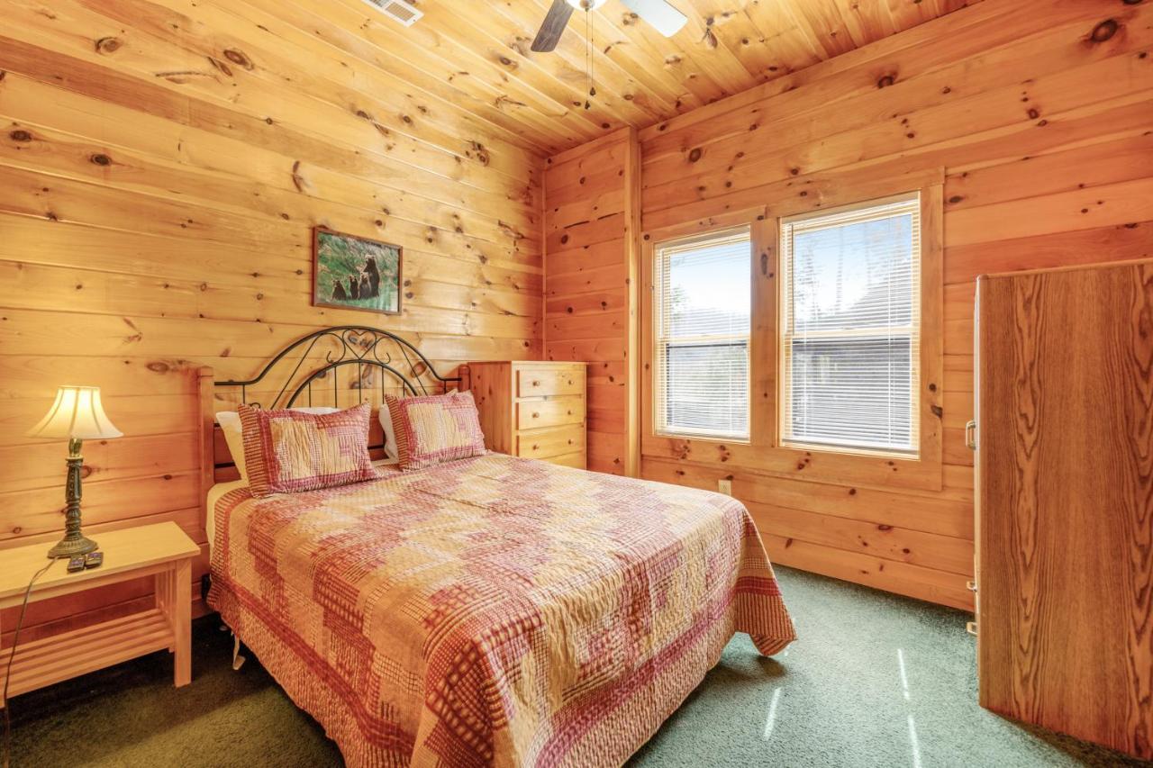 Papaw'S Bear Den Villa Pigeon Forge Exterior photo